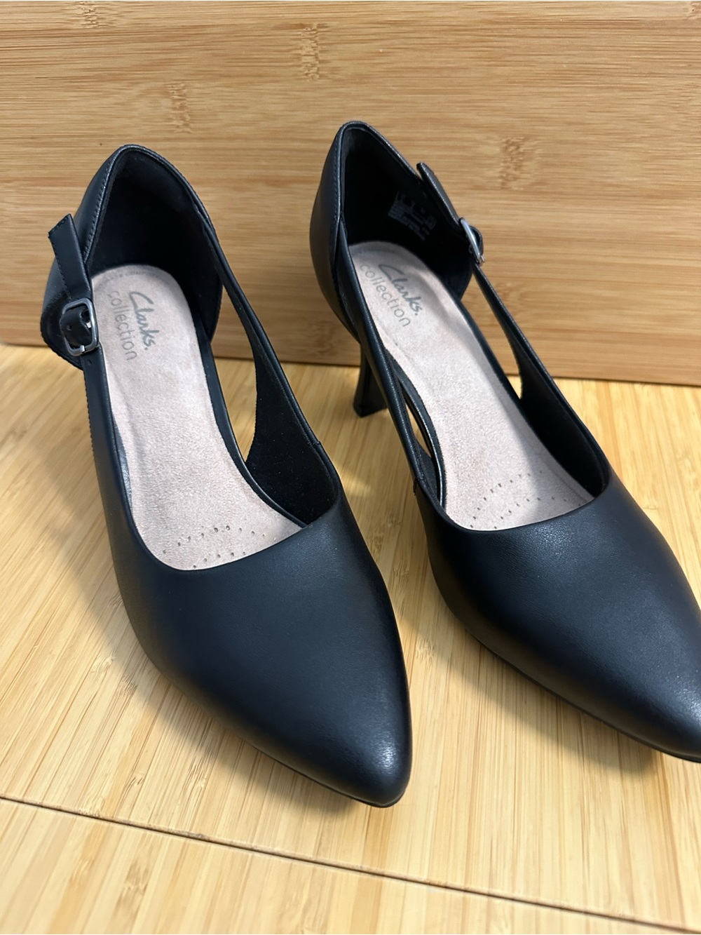 Clark Black Pointed Toe Slingback Pumps EUC
